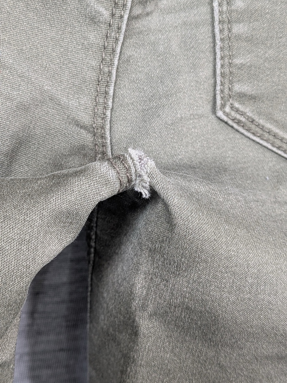 Design Lab Skinny Pants- with flaw - Picture 10 of 11